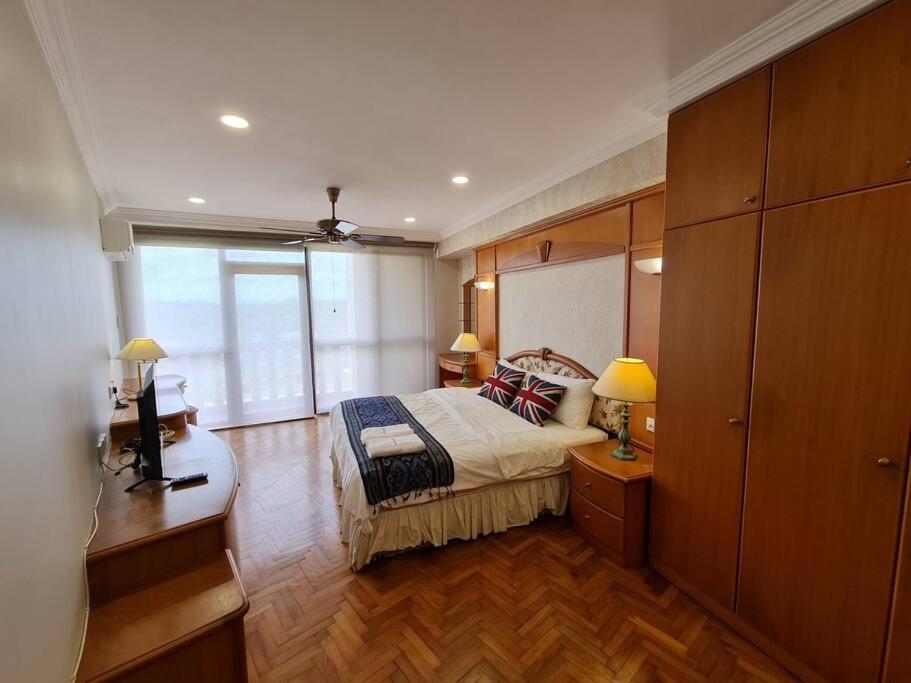 Lovely Waterfront Riverbank Suite With Pool Kuching Exterior foto